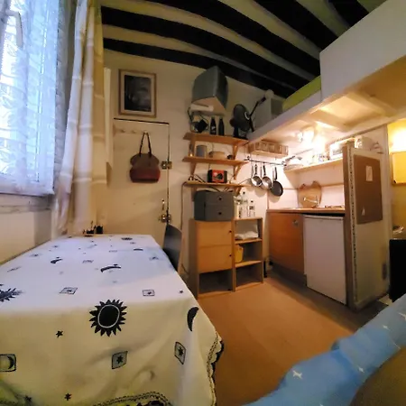 Notre Dame De Apartment *